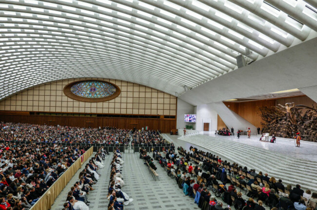 vatican-city-vatican-city-03rd-jan-2024-pope-francis-attends-his-weekly-general-audience-in-the-paul-vi-hall-at-the-vatican-january-3-2024-credit-riccardo-de-luca-update-imagesalamy-live-ne
