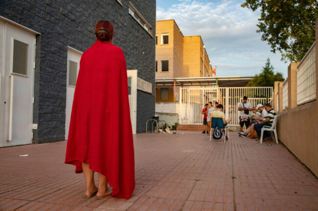 a-woman-with-a-blanket-in-the-espacio-enrique-mas-where-the-neighbors-evicted-by-the-fire-have-spent-the-night-on-august-12-2025-in-tres-cantos-madrid-spain-the-vegetation-fire-registered-late