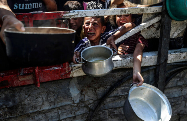 gaza-gaza-23rd-july-2025-palestinians-crowd-to-receive-a-hot-meal-at-a-food-distribution-point-in-gaza-city-on-wednesday-july-23-2025-over-100-aid-agencies-and-human-rights-organizations-issue