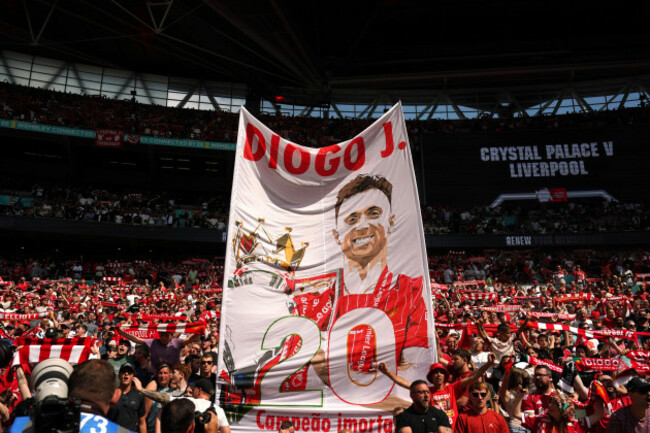 liverpool-fans-in-the-stands-hold-up-a-banner-in-tribute-to-the-late-diogo-jota-following-the-fa-community-shield-match-at-wembley-stadium-london-picture-date-sunday-august-10-2025