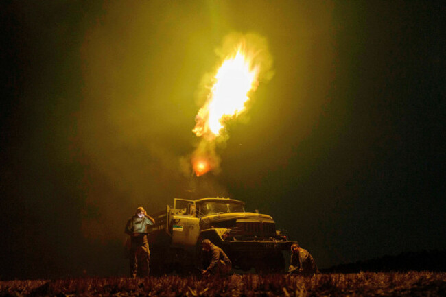file-ukrainian-soldiers-from-air-defense-unit-fire-at-russian-drones-in-the-dnipropetrovsk-region-of-ukraine-sunday-aug-10-2025-ap-photoevgeniy-maloletka-file