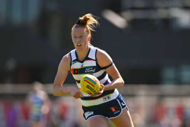 melbourne-australia-12th-oct-2024-aishling-moloney-of-geelong-handballs-the-footy-during-the-aflw-round-7-match-between-the-richmond-tigers-and-the-geelong-cats-at-swinburne-centre-in-melbourne-s