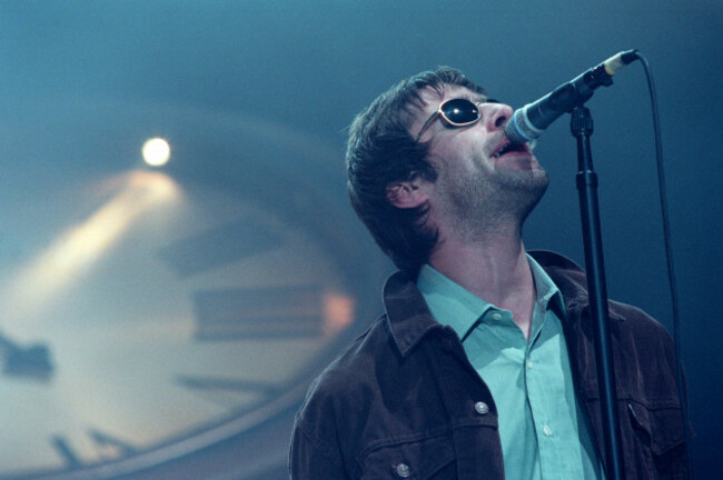 oasis-in-concert-in-glasgow-scotland-in-1997