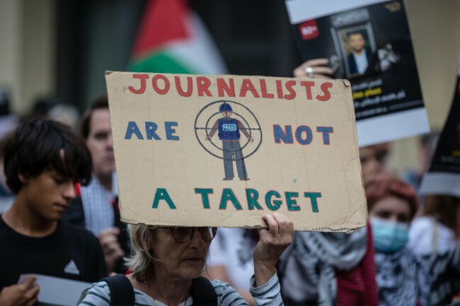 downing-street-london-uk-13-august-2025-journalists-and-members-of-the-national-union-of-journalists-nuj-london-freelance-branch-hold-a-vigil-for-colleagues-killed-in-gaza-since-7-october-2023