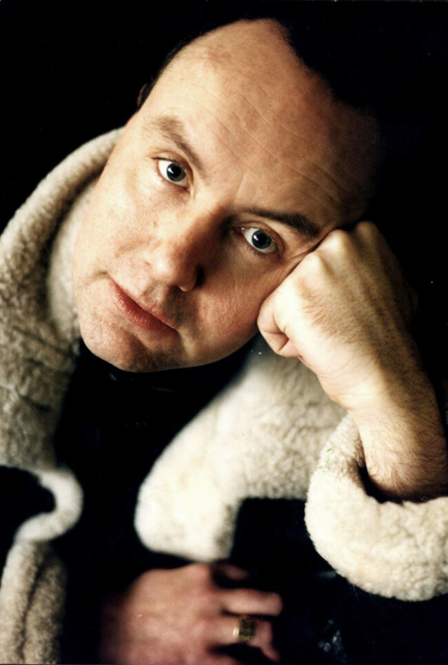 controversial-scottish-author-irvine-welsh-photographed-in-edinburgh-at-the-time-of-publication-of-his-bestselling-novel-entitled-trainspotting-welsh-went-on-to-publish-several-more-novels-a-number