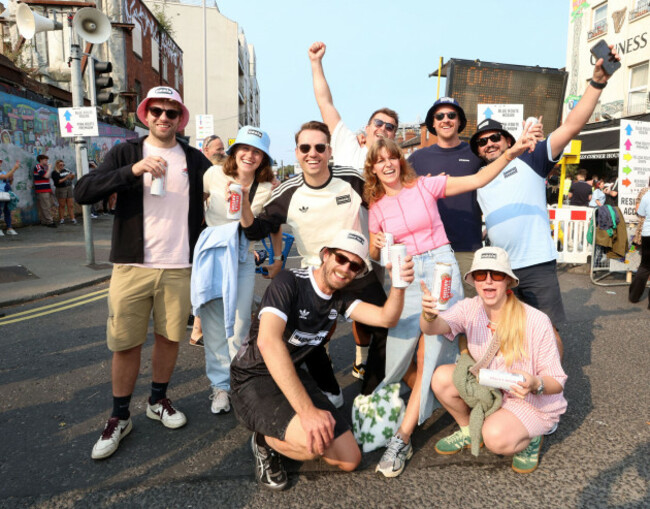 297Oasis Fans_90731693