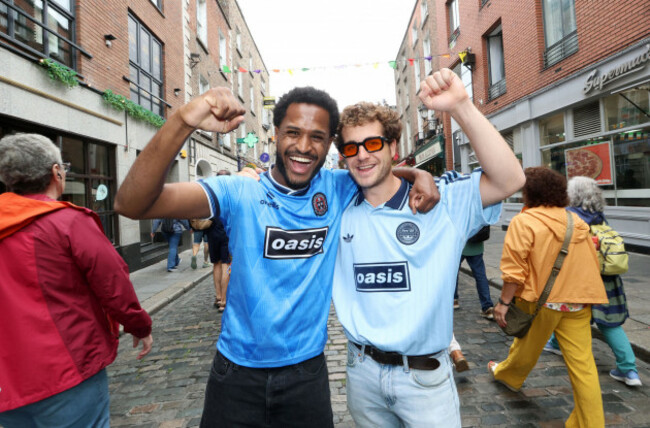 252Oasis Fans_90731634