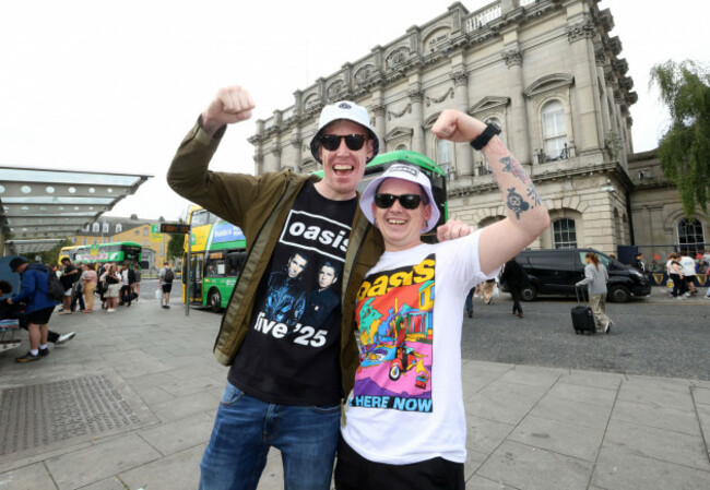 245Oasis Fans_90731626