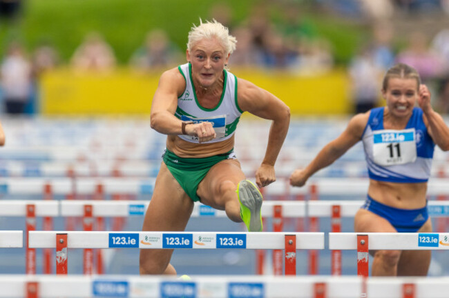 sarah-lavin-wins-the-race