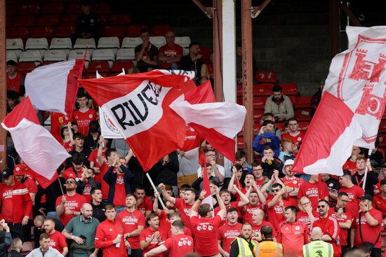 shelbourne-fans-before-the-game