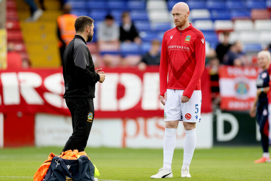 david-healy-and-chris-shields-during-the-warm-up