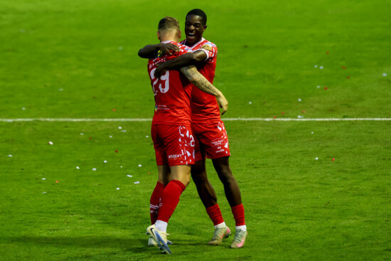 mipo-odubeko-celebrates-scoring-his-sides-second-goal-with-paddy-barrett
