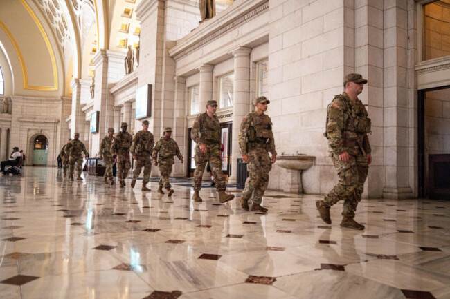 washington-district-of-columbia-usa-20th-aug-2025-national-guard-troops-at-the-shake-shack-in-union-station-credit-image-natascha-tahabsemzuma-press-wire-editorial-usage-only-not-for