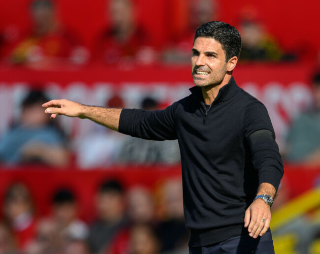 manchester-uk-17th-aug-2025-manchester-united-v-arsenal-premier-league-old-trafford-arsenal-manager-mikel-arteta-picture-credit-mark-pain-alamy-live-news