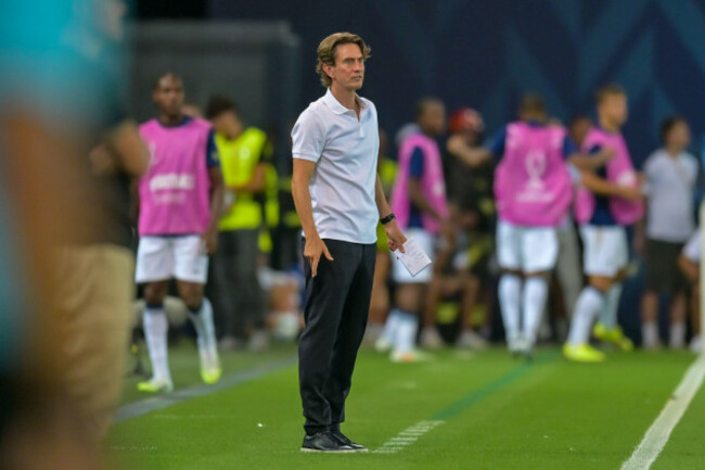 udine-italy-20th-aug-2025-tottenham-hotspurs-head-coach-thomas-frank-allenatore-portrait-during-paris-saint-germain-fc-vs-tottenham-hotspur-fc-uefa-super-cup-match-in-udine-italy-august-13-202