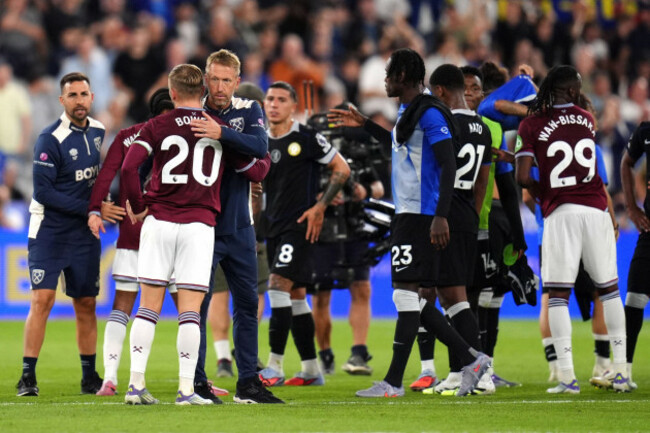 west-ham-uniteds-jarrod-bowen-greets-manager-graham-potter-following-the-premier-league-match-at-london-stadium-london-picture-date-friday-august-22-2025