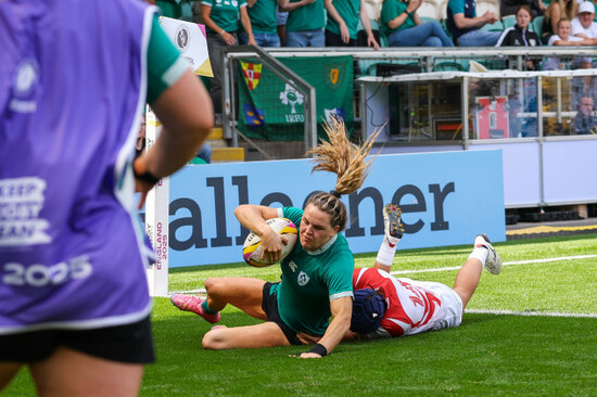beibhinn-parsons-scores-the-third-try-of-the-match