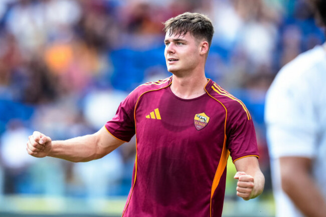 frosinone-italy-16th-aug-2025-evan-ferguson-of-as-roma-celebrates-during-the-pre-season-friendly-match-between-as-roma-and-neom-sc-at-stadio-benito-stirpe-on-august-16-2025-in-frosinone-italy-c
