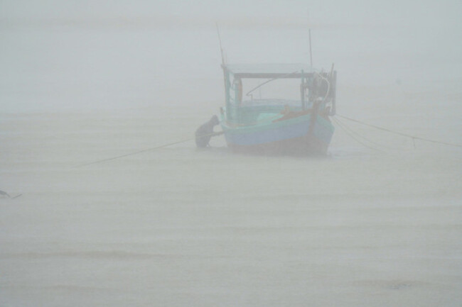 a-fisherman-checks-his-boat-in-the-rain-in-ha-tinh-province-vietnam-monday-aug-25-2025-as-typhoon-kajiki-was-approaching-nguyen-dongvnexpress-via-ap