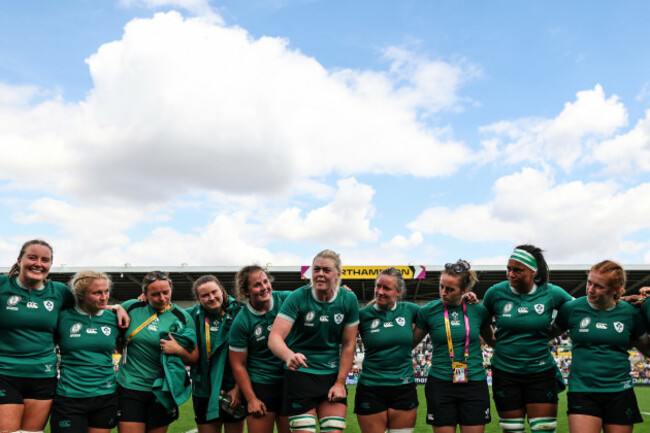 sam-monaghan-speaks-to-the-team-huddle-after-the-game