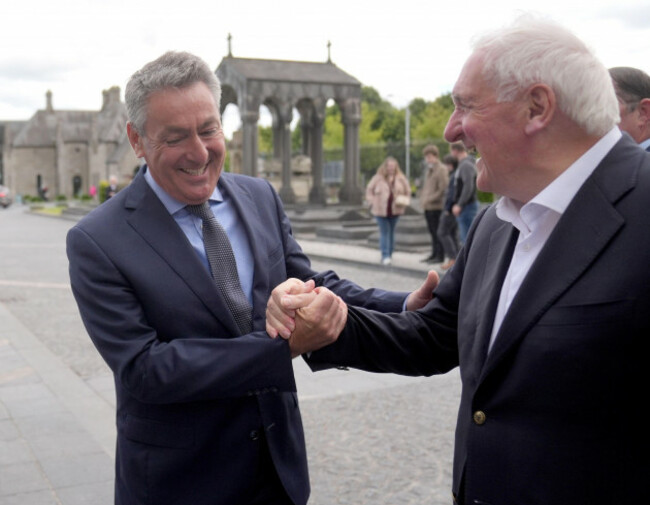 billy-kelleher-greets-former-taoiseach-bertie-ahern-during-an-event-for-the-50th-anniversary-of-eamon-de-valeras-death-at-glasnevin-cemetery-dublin-picture-date-friday-august-29-2025
