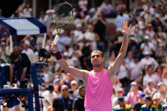 carlos-alcaraz-of-spain-waves-to-the-crowd-after-defeating-luciano-darderi-of-italy-during-the-third-round-of-the-u-s-open-tennis-championships-friday-aug-29-2025-in-new-york-ap-photoyuki