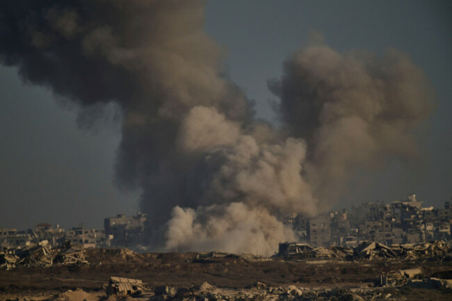 smoke-rises-to-the-sky-following-an-israeli-military-strike-in-the-northern-gaza-strip-as-seen-from-southern-israel-saturday-aug-30-2025-ap-photoleo-correa