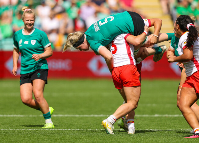 sam-monaghan-is-tackled-by-ana-peralta-baquet-and-claudia-pena-hidalgo