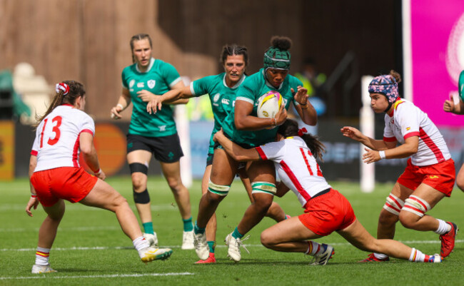 grace-moore-is-tackled-by-claudia-cano