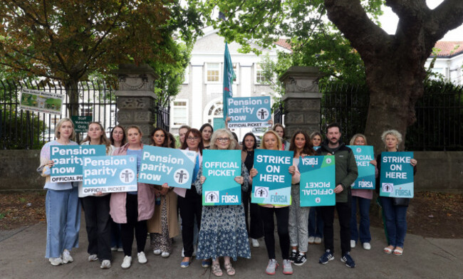 696Pickets at Primary Schools_90733037