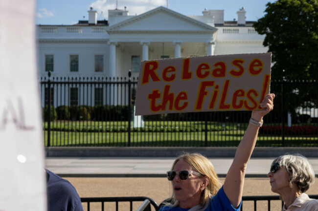 washington-district-of-columbia-usa-2nd-sep-2025-demonstrators-march-toward-the-white-house-during-an-anti-trump-protest-organized-by-flare-usa-in-washington-dc-on-september-2-2025-protesters