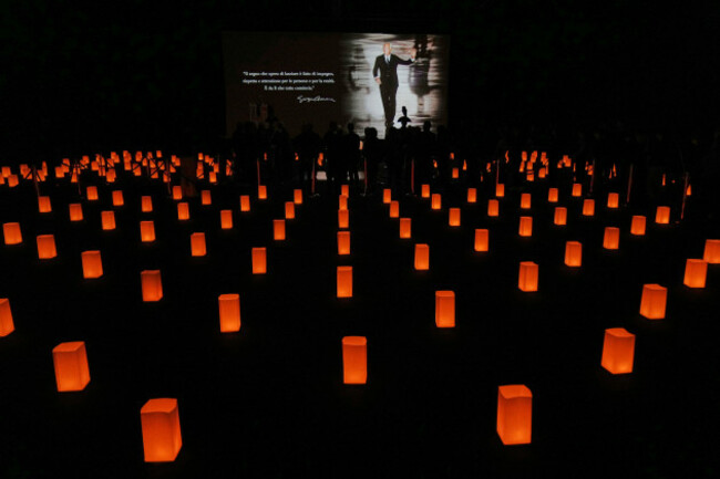 people-pay-their-respects-to-fashion-designer-giorgio-armani-lying-in-state-at-the-armaniteatro-in-milan-northern-italy-saturday-sept-6-2025-ap-photoantonio-calanni