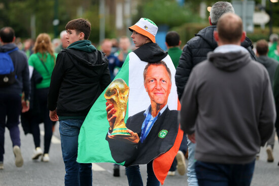 fans-arrive-ahead-of-the-game