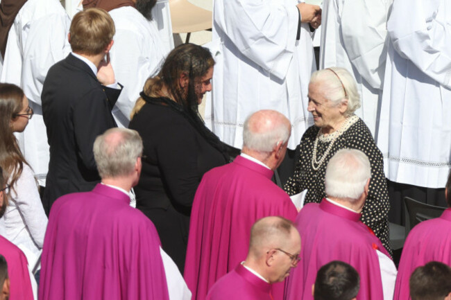 vatican-city-italy-07th-sep-2025-vatican-city-italy-7-september-2025-carlo-cutis-mother-antonia-salsano-meets-wanda-gawronski-born-in-1929-daughter-of-luciana-frassati-eucharistic-celebratio