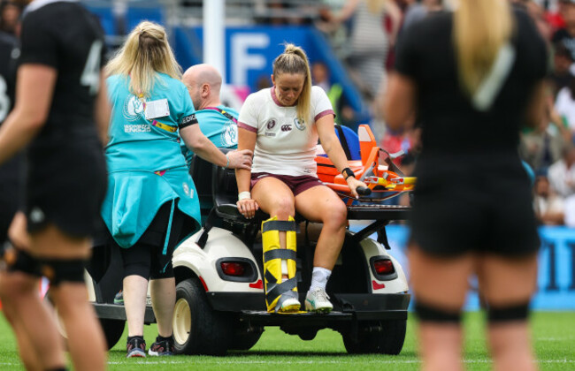stacey-flood-leaves-the-field-due-to-injury