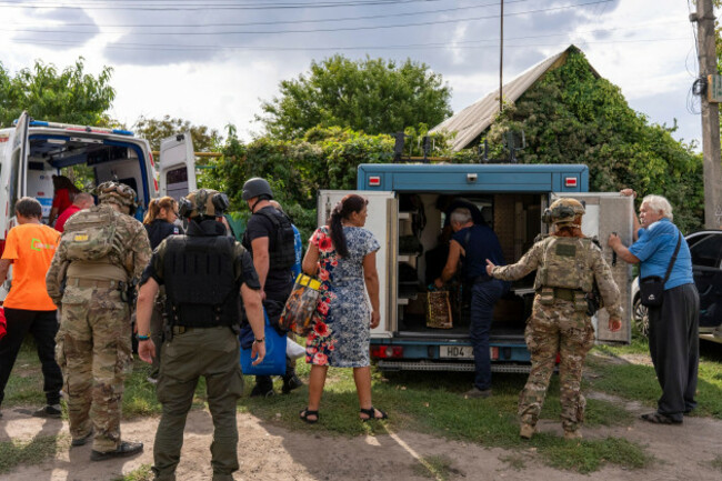 policemen-and-medics-help-people-to-move-from-an-armored-car-to-a-ambulance-from-the-village-of-yarova-that-was-hit-by-russian-aerial-strike-which-killed-dozens-of-civilians-in-sloviansk-donetsk-r