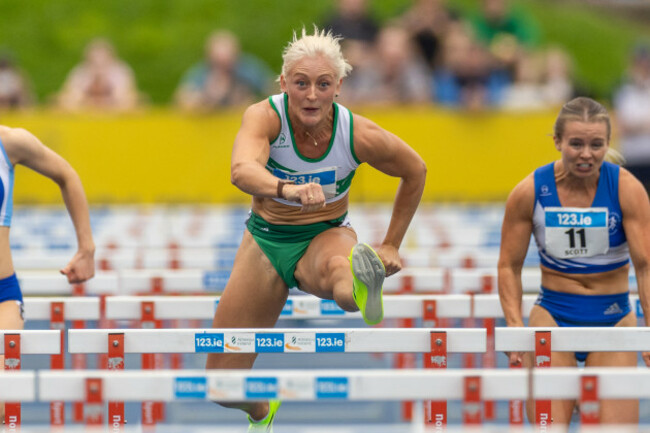 sarah-lavin-wins-the-race