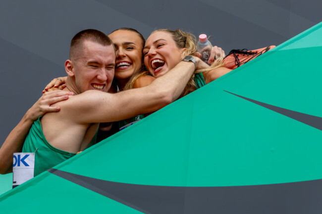 jack-raftery-sophie-becker-chris-odonnell-and-sharlene-mawdsley-celebrate-after-securing-qualification-from-their-heat