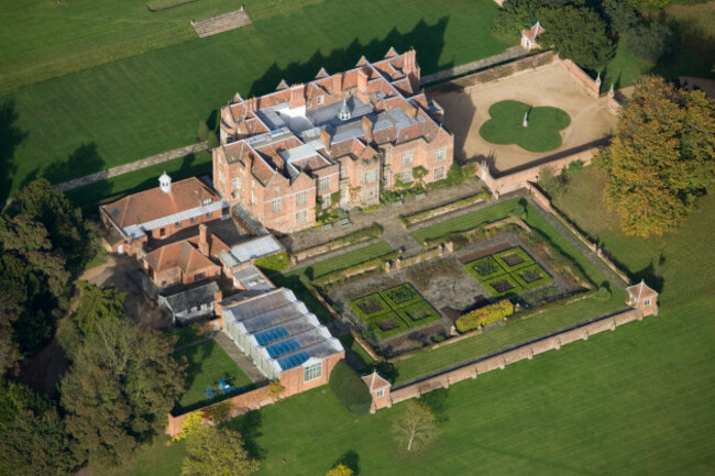 chequers-buckinghamshire-aerial-view-tudor-mansion-which-is-the-official-country-residence-of-british-prime-ministers-since-1921