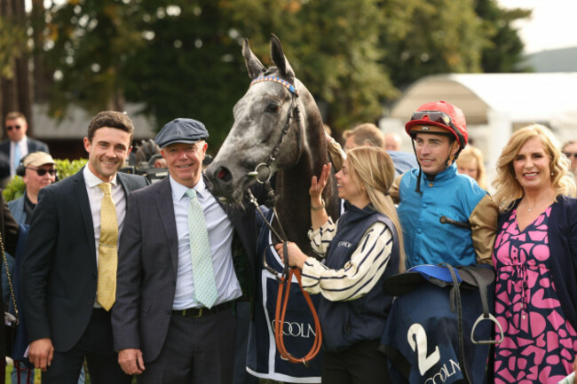 trainer-karl-burke-2nd-left-with-jockey-james-doyle-after-riding-fallen-angel-to-victory-in-the-coolmore-america-justify-matron-stakes-at-leopardstown-racecourse-dublin-ireland-picture-date-sa