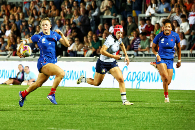 exeter-devon-uk-23rd-aug-2025-womens-rugby-world-cup-france-v-italy-at-sandy-park-exeter-pictured-france-first-try-14-joanna-grisez-powers-through-to-score-a-magnificent-solo-try-credit-ni
