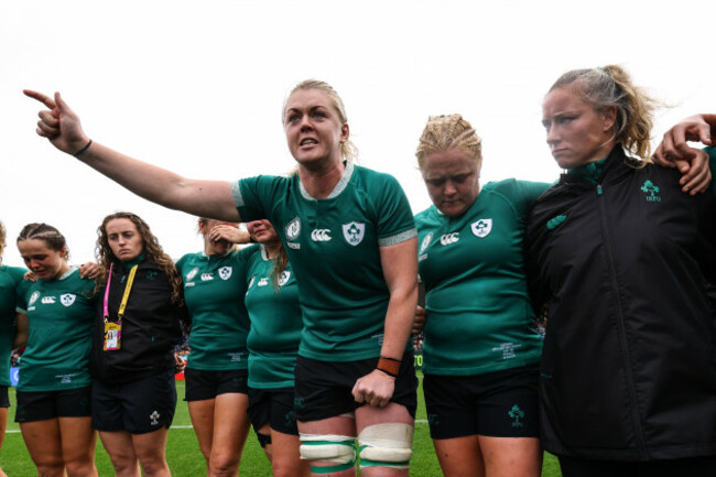 sam-monaghan-speaks-to-the-team-huddle-after-the-game