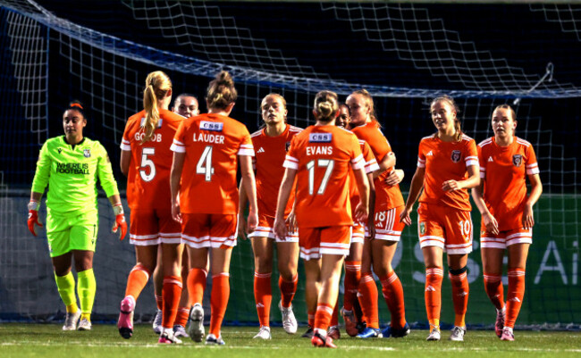 glasgow-celebrate-after-emily-whelan-scores-her-sides-first-goal