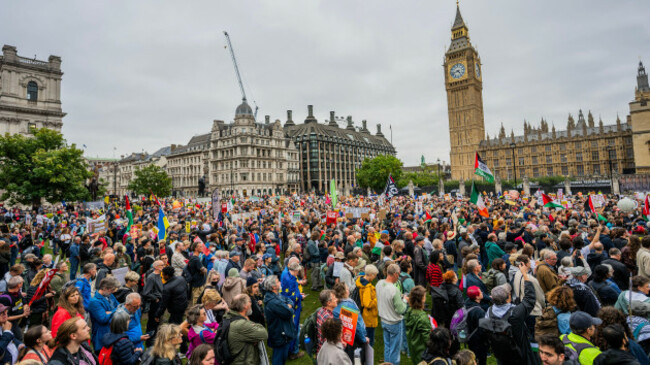 london-uk-17th-sep-2025-arriving-in-parliament-square-the-stop-trump-coalition-which-is-composed-of-more-than-50-trade-unions-charities-and-interest-groups-marches-from-portland-place-to-pa