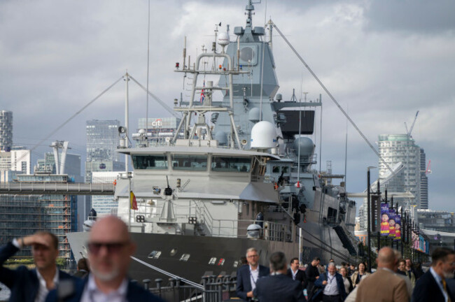 excel-london-uk-10th-sep-2025-dsei-uk-the-pivotal-exhibition-for-the-global-defence-industry-taking-place-9-12-september-with-over-1600-international-exhibitors-the-uk-government-stopped-th