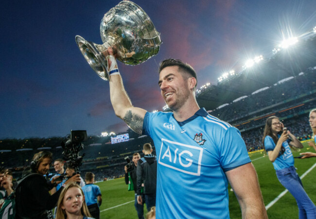 michael-darragh-macauley-celebrates-with-the-sam-maguire