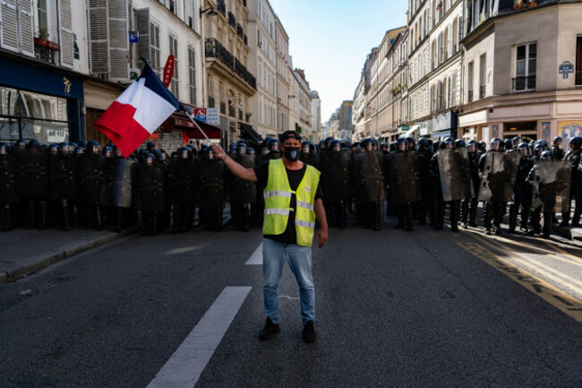 paris-paris-france-france-18th-sep-2025-tens-of-thousands-marched-in-paris-on-thursday-at-the-call-of-frances-major-unions-cfdt-cgt-fo-cfe-cgc-cftc-unsa-fsu-and-solidaires-it-marks
