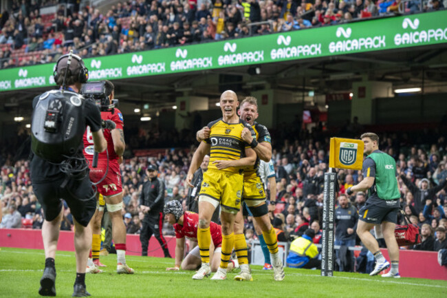 jared-rosser-celebrates-after-scoring-a-try-with-elliot-dee