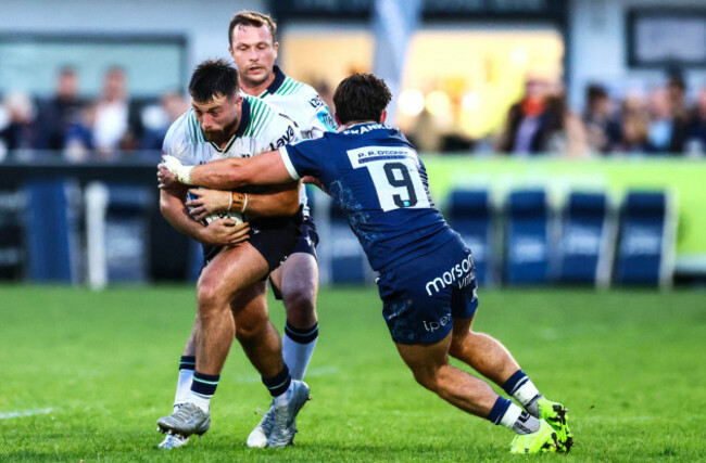 dylan-tierney-martin-tackled-by-raffi-quirke