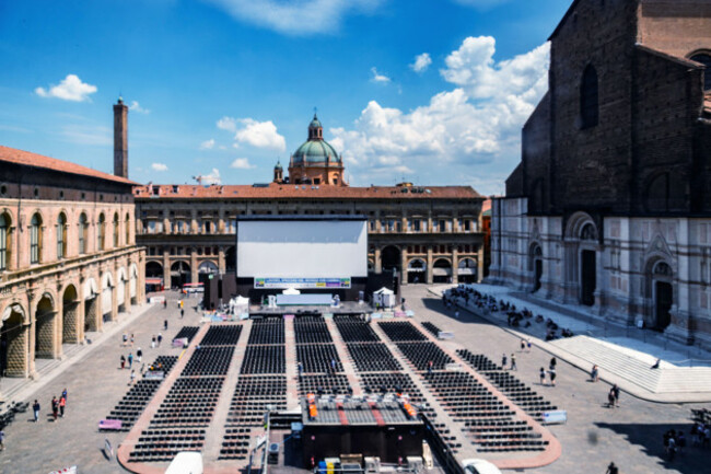 outdoor-cinema-festival-il-cinema-ritrovato-piazza-maggiore-bologna-italy